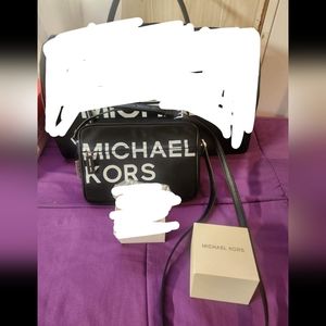 Micheal kors sports crossbody